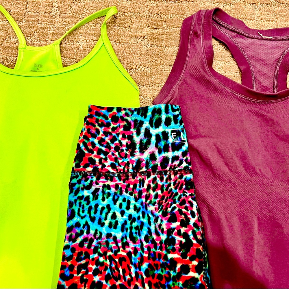 FLEO! ✨ Colorful PowerHigh Shorts Sm + NWT Switch Up Tank + Athleta Tank! 🛍️🔥”